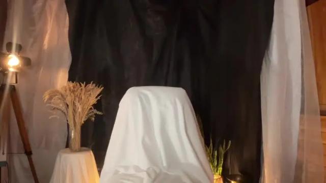 Image 10 of essentiallynatural Stream on Chaturbate on 14 months ago