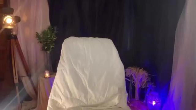 Image 10 of essentiallynatural Stream on Chaturbate on 14 months ago
