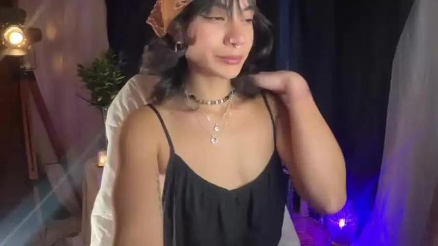Image 2 of essentiallynatural Stream on Chaturbate on 14 months ago