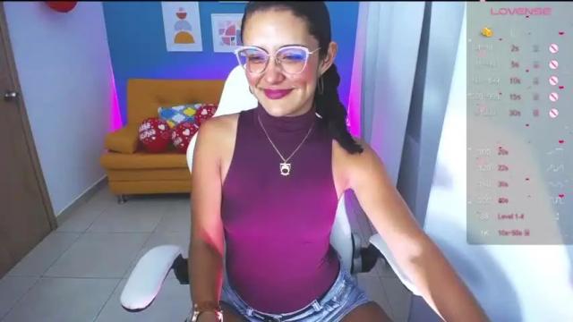Image 3 of estefani_purple Stream on Chaturbate on 14 months ago