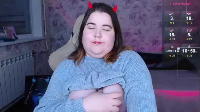 Image 3 of estelle_hicks Stream on Chaturbate on 1 day ago