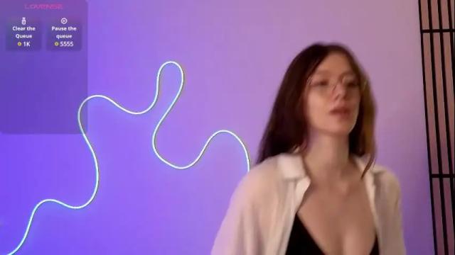 Image 6 of ester_hill Stream on Chaturbate on 1 month ago