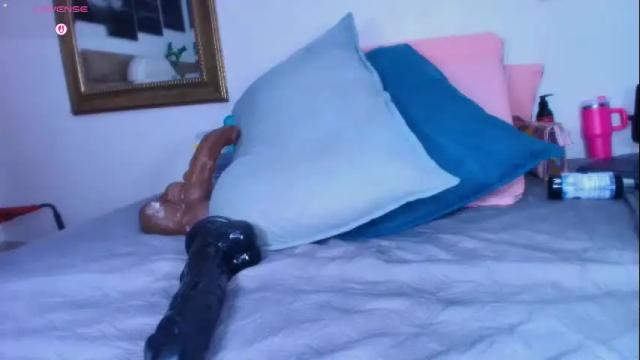 Image 4 of estrella_hanks_ Stream on Chaturbate on 1 month ago