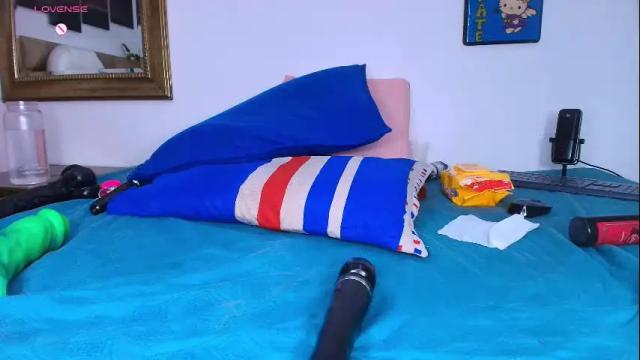 Image 3 of estrella_hanks_ Stream on Chaturbate on 17 days ago
