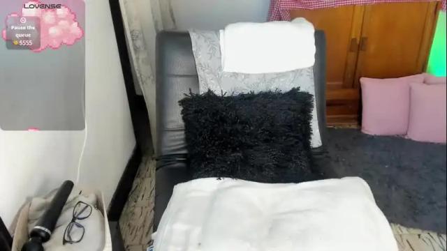 Image 8 of estrellah__ Stream on Chaturbate on 26 days ago