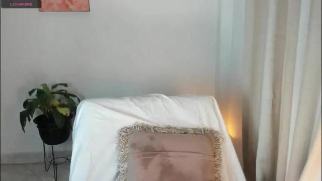 Image 2 of estrellah__ Stream on Chaturbate on 11 days ago