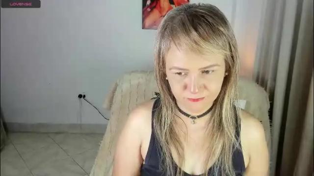 Image 7 of estrellah__ Stream on Chaturbate on 1 month ago