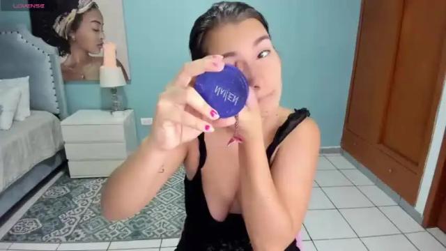 Image 3 of estrellalove_doll Stream on Chaturbate on 13 months ago