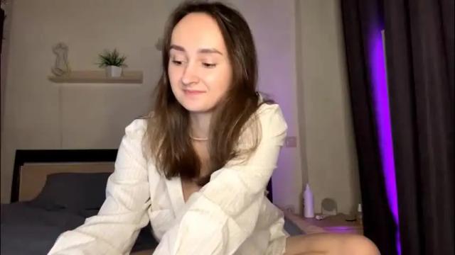 Image 2 of eva_elfis Stream on Chaturbate on 2 months ago