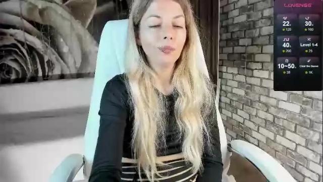 Image 3 of eva_melow Stream on Chaturbate on 4 months ago