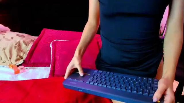 Image 3 of evaa_cloee Stream on Chaturbate on 1 month ago