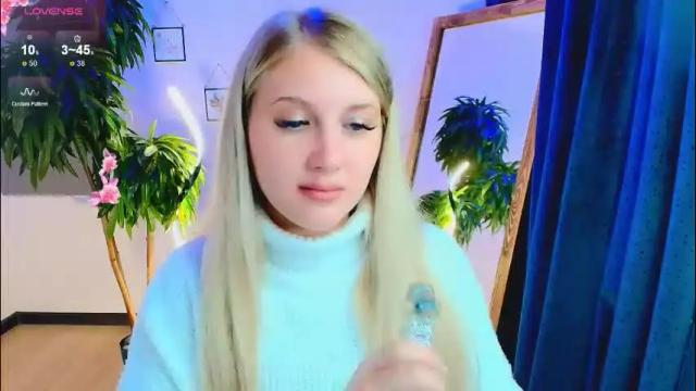 Image 3 of evacadooo Stream on Chaturbate on 3 months ago