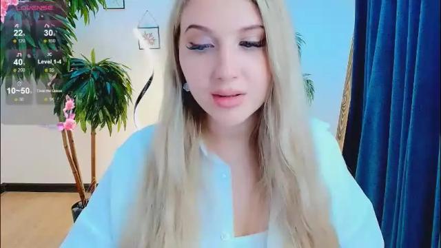 Image 3 of evacadooo Stream on Chaturbate on 2 months ago