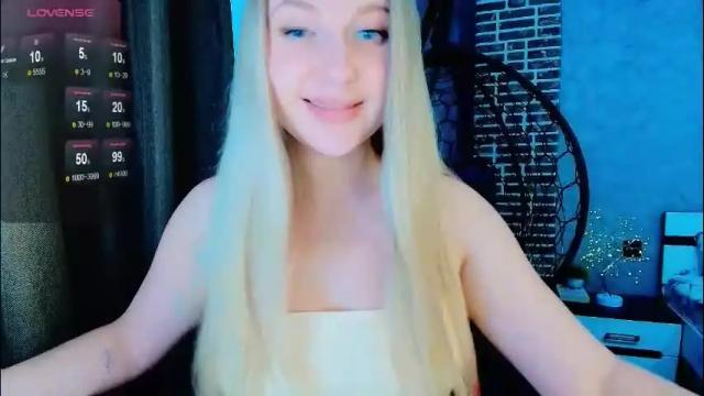 Image 3 of evacadooo Stream on Chaturbate on 1 month ago