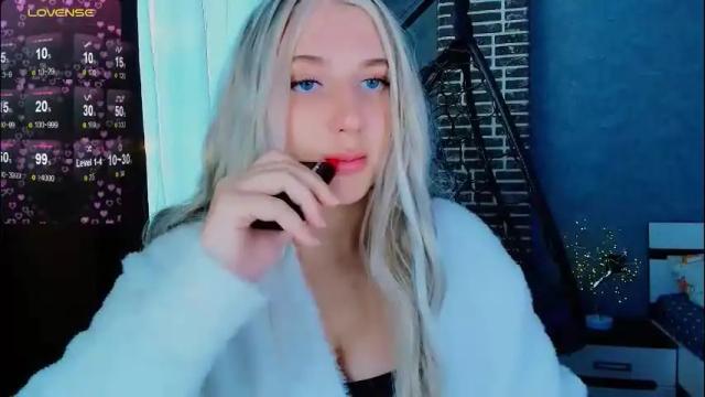 Image 3 of evacadooo Stream on Chaturbate on 2 months ago