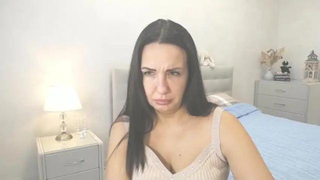 Image 2 of evadesantis Stream on Chaturbate on 18 months ago