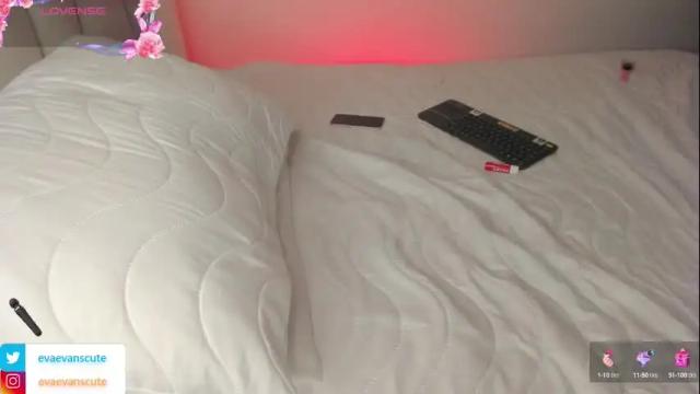 Image 2 of evaevanscute Stream on Chaturbate on 2 months ago