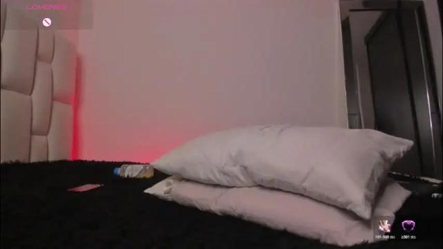 Image 12 of evaevanscute Stream on Chaturbate on 3 months ago