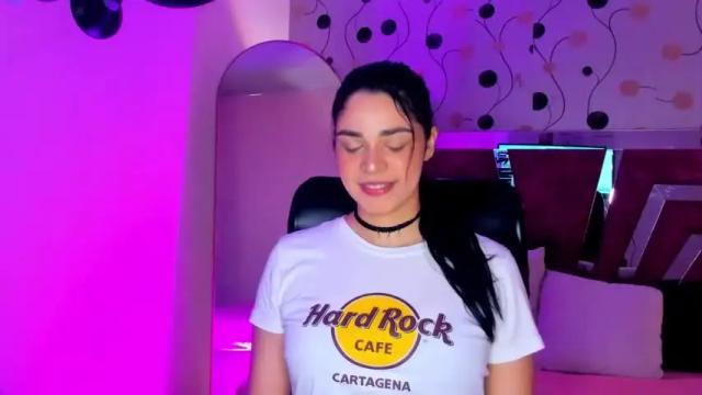 Image 12 of evagoldenlife Stream on Chaturbate on 13 months ago
