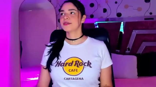 Image 3 of evagoldenlife Stream on Chaturbate on 13 months ago