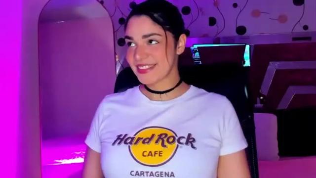 Image 7 of evagoldenlife Stream on Chaturbate on 13 months ago