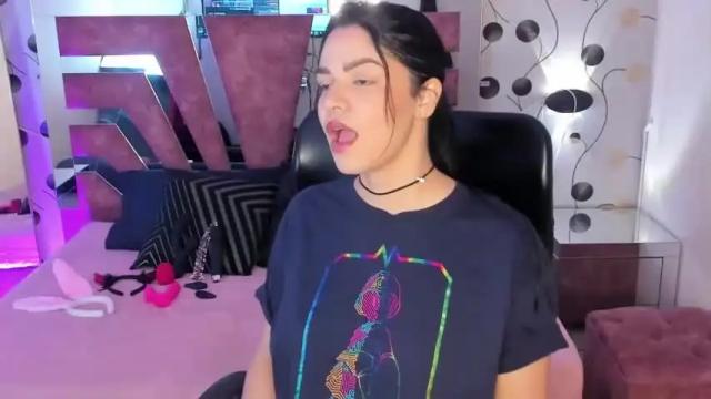 Image 8 of evagoldenlife Stream on Chaturbate on 12 months ago
