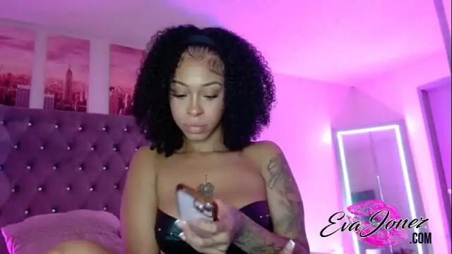 Image 8 of evajonez Stream on Chaturbate on 4 months ago