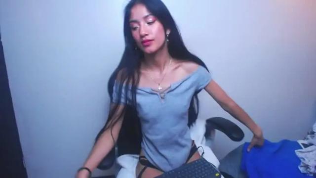 Image 2 of evangeelin_hills Stream on Chaturbate on 17 months ago