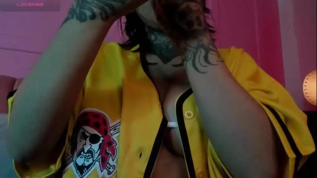 Image 3 of evangeline_bell Stream on Chaturbate on 1 month ago