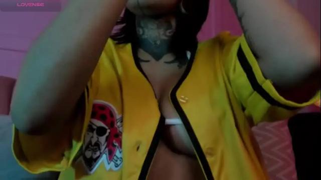 Image 4 of evangeline_bell Stream on Chaturbate on 1 month ago