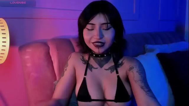 Image 3 of evangeline_bell Stream on Chaturbate on 1 month ago