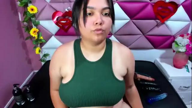 Image 2 of evangeline_meyer Stream on Chaturbate on 1 month ago