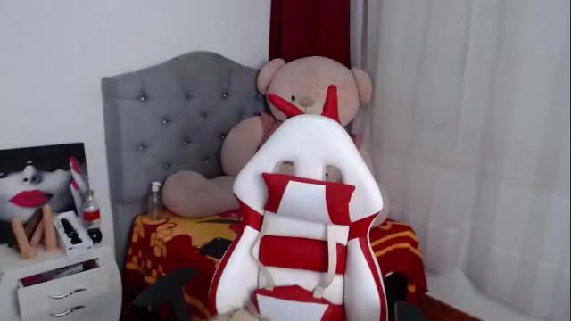 Image 3 of evangelineblossom03 Stream on Chaturbate on 2 months ago