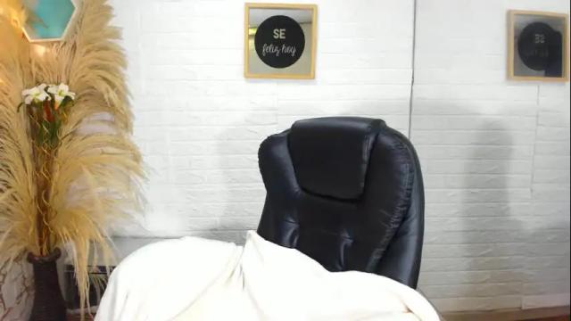 Image 2 of evangelinex69 Stream on Chaturbate on 27 days ago