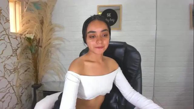 Image 2 of evangelinex69 Stream on Chaturbate on 12 days ago
