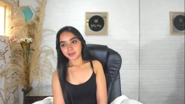 Image 3 of evangelinex69 Stream on Chaturbate on 10 days ago