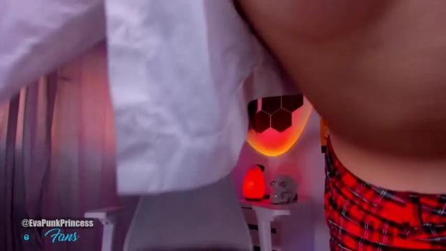 Image 10 of evapunkprincess Stream on Chaturbate on 12 months ago