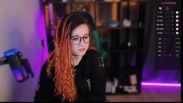 Image 12 of evaredmooon Stream on Chaturbate on 2 months ago