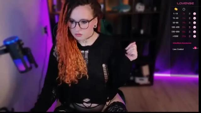 Image 7 of evaredmooon Stream on Chaturbate on 2 months ago
