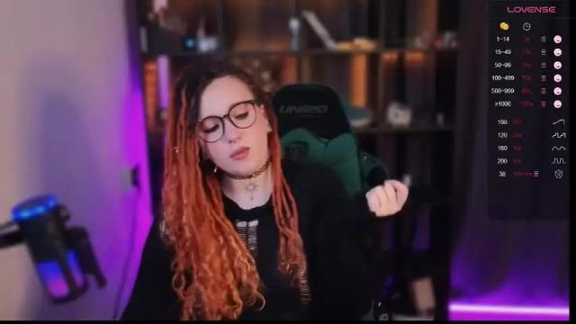 Image 8 of evaredmooon Stream on Chaturbate on 2 months ago
