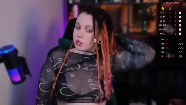 Image 3 of evaredmooon Stream on Chaturbate on 2 months ago