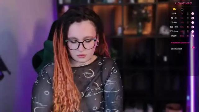Image 6 of evaredmooon Stream on Chaturbate on 2 months ago