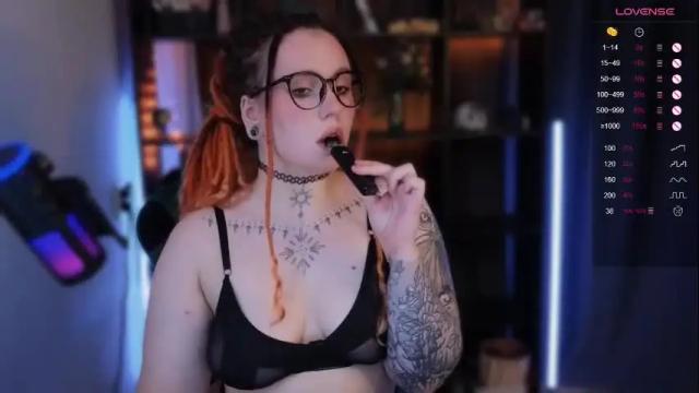 Image 8 of evaredmooon Stream on Chaturbate on 2 months ago