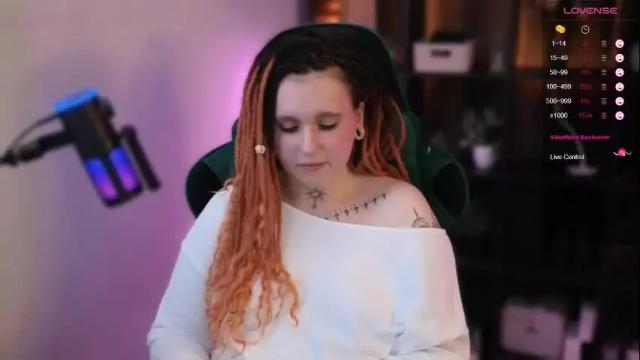 Image 2 of evaredmooon Stream on Chaturbate on 2 months ago