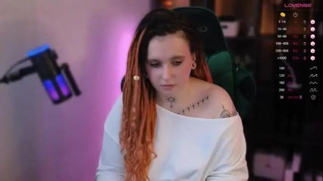 Image 3 of evaredmooon Stream on Chaturbate on 2 months ago