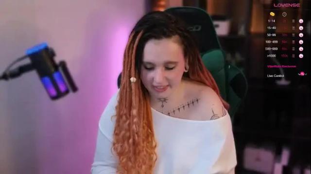 Image 4 of evaredmooon Stream on Chaturbate on 2 months ago