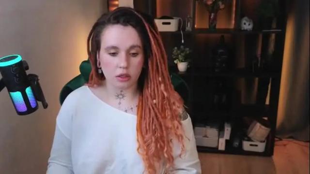 Image 2 of evaredmooon Stream on Chaturbate on 2 months ago
