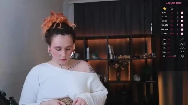 Image 8 of evaredmooon Stream on Chaturbate on 2 months ago