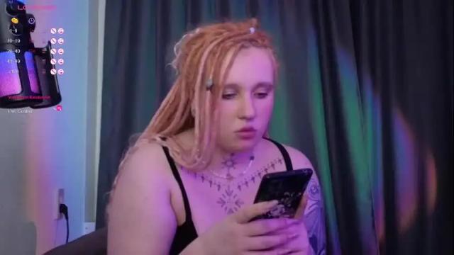 Image 3 of evaredmooon Stream on Chaturbate on 1 month ago
