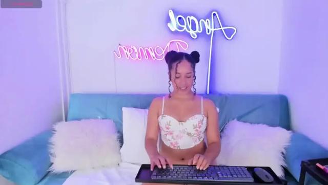 Image 12 of evatopson Stream on Chaturbate on 14 months ago